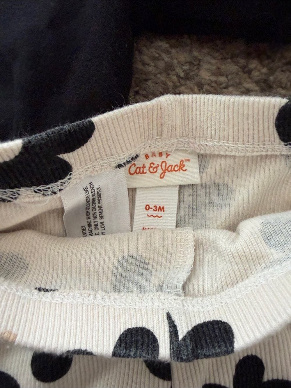 Cat & Jack Black Sweatshirt with White and Black Floral Leggings - Picture 2 of 3